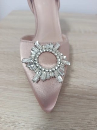 Tacones como nuevos puestos solo una vez