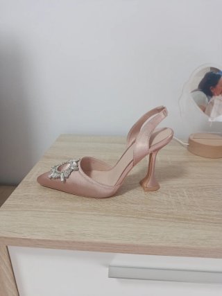 Tacones como nuevos puestos solo una vez