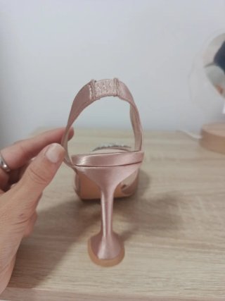 Tacones como nuevos puestos solo una vez