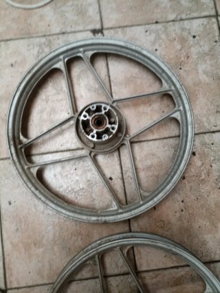 Juego llantas Derbi Variant Star en 16"