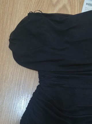 Vestido negro drapeado