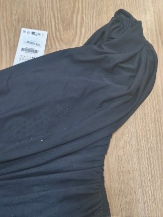 Vestido negro drapeado