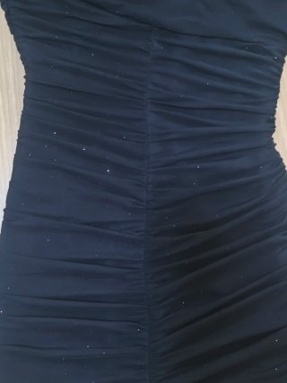 Vestido negro drapeado
