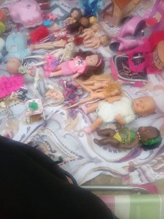 Lote de juguetes: casitas y Barbies