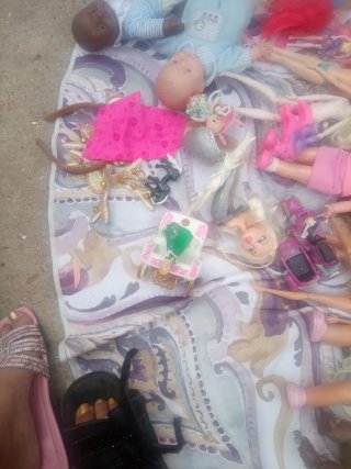 Lote de juguetes: casitas y Barbies