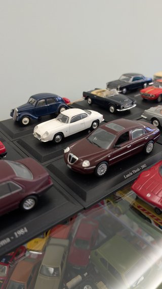 Modellini Lancia Norev scala 1/43 basetta + nome