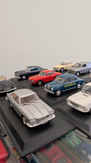 Modellini Lancia Norev scala 1/43 basetta + nome