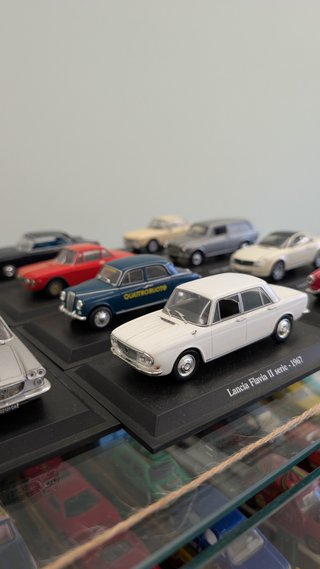 Modellini Lancia Norev scala 1/43 basetta + nome