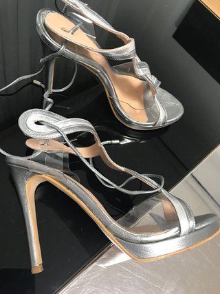 Zapatos de tacón plateados mujer