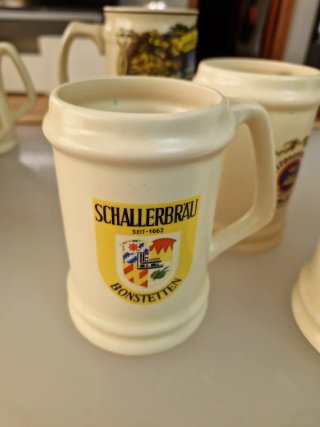 8 Bicchieri di birra in ceramica, 6 da 33 cl
