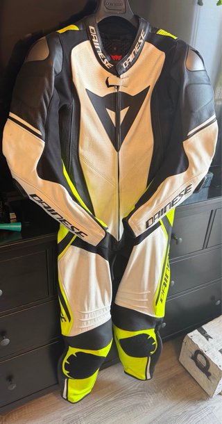 Mono Dainese Laguna Seca 4 Blanco/Amarillo flúor