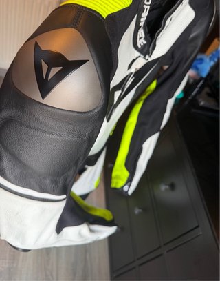 Mono Dainese Laguna Seca 4 Blanco/Amarillo flúor