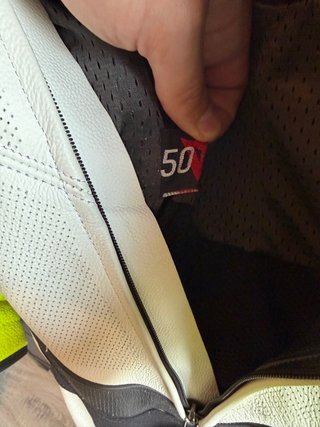 Mono Dainese Laguna Seca 4 Blanco/Amarillo flúor