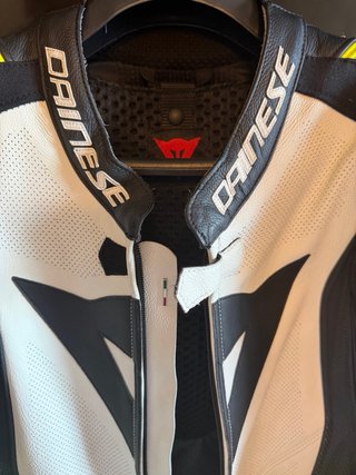 Mono Dainese Laguna Seca 4 Blanco/Amarillo flúor