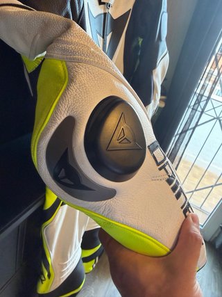 Mono Dainese Laguna Seca 4 Blanco/Amarillo flúor