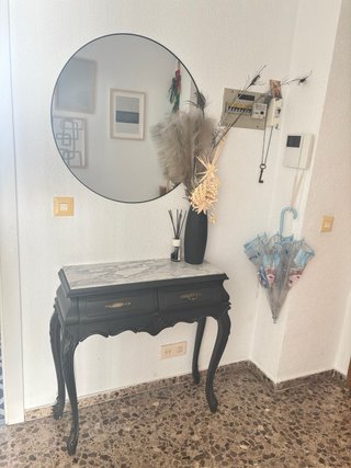 Mesa consola con mármol y cajones