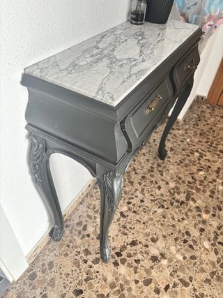 Mesa consola con mármol y cajones