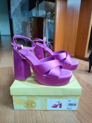 Sandalias raso fucsia NYC Talla 36. Tacón 10cm