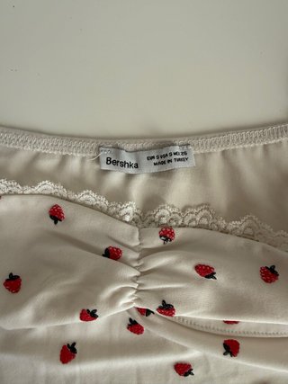Top Bershka fresas talla S