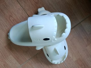 Ciabatte divertenti a forma di squalo