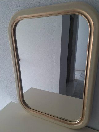 Comoda y espejo, madera maciza