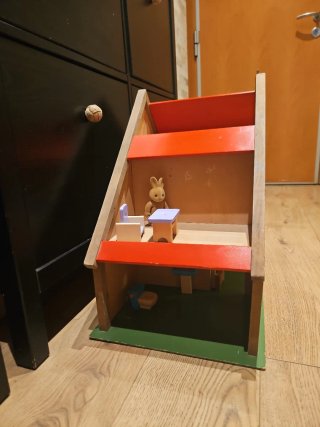 Casa de muñecas de madera