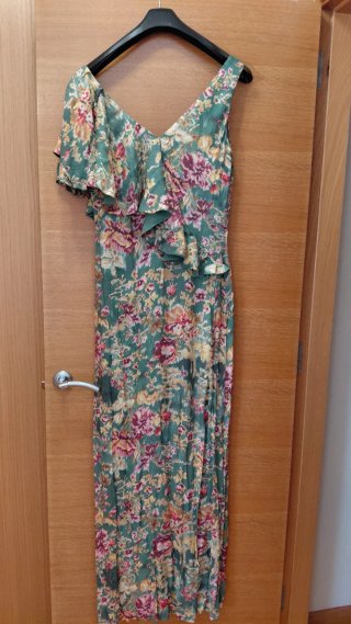 Vestido largo estampado floral con volante