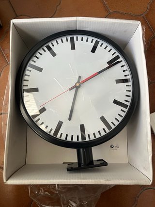 Reloj de pared moderno