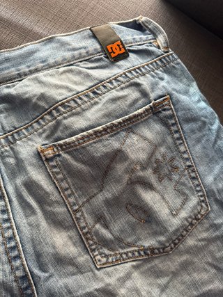 Bermudas vaqueras de DC