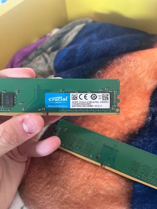 2x Crucial 8GB DDR4 2400MHz RAM