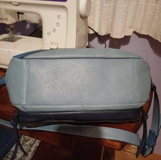 Bolso Desigual azul con bordados y lentejuelas