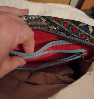 Bolso Desigual azul con bordados y lentejuelas