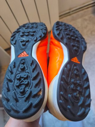 Zapatillas de fútbol Naranja y Negro