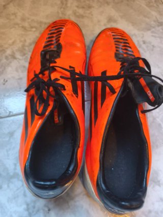 Zapatillas de fútbol Naranja y Negro