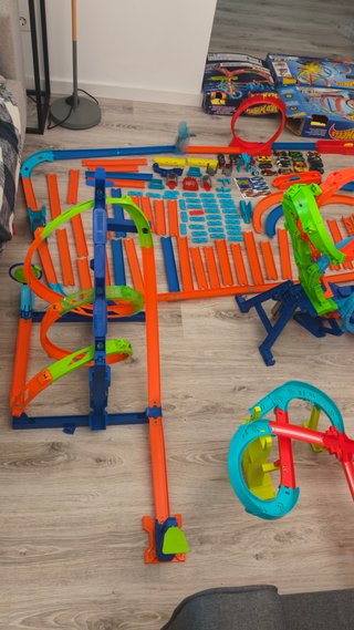Circuito Hot Wheels con coches y accesorios