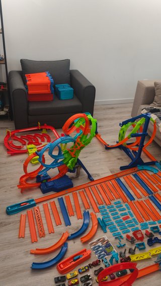 Circuito Hot Wheels con coches y accesorios