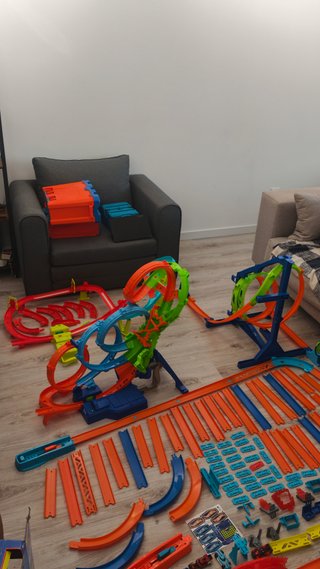 Circuito Hot Wheels con coches y accesorios