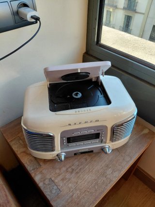 Radio CD Vintage para reparar o decoración