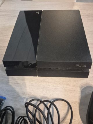 PS4 (PlayStation 4) con 3 Controller e Giochi