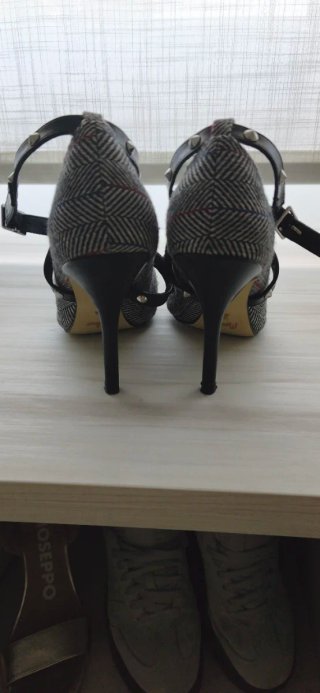 Zapato Stiletto Tacón Negro Gris