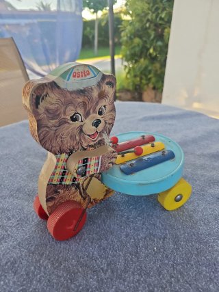 Juguetes antiguos de hojalata y madera el oso