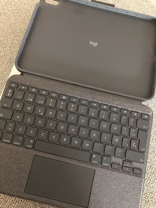 Logitech Combo Touch iPad 10ª Gen A16