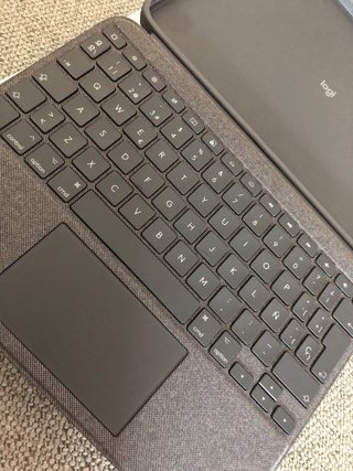 Logitech Combo Touch iPad 10ª Gen A16