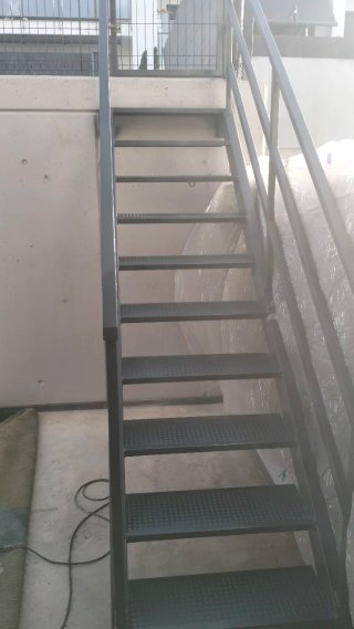 Carpintero metálico , soldador , multiservicios