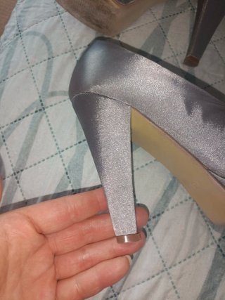 Zapatos de tacón plateados