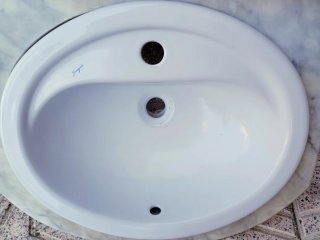Lavabo de baño de mármol y porcelana