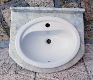Lavabo de baño de mármol y porcelana
