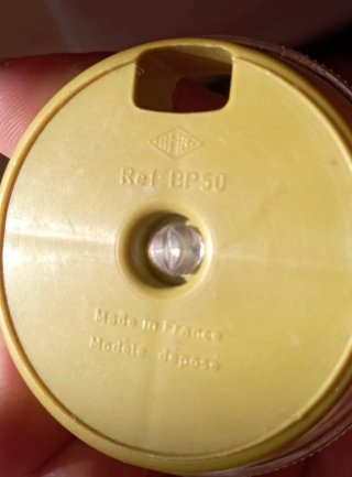 Caja de pesca vintage: señuelos, flotadores