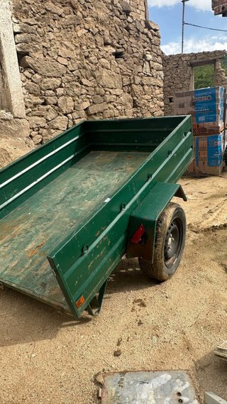 Remolque basculante verde