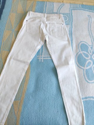 Vaqueros blancos Bershka chica